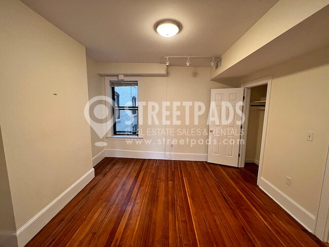 Building Photo - 881 Massachusetts Ave
