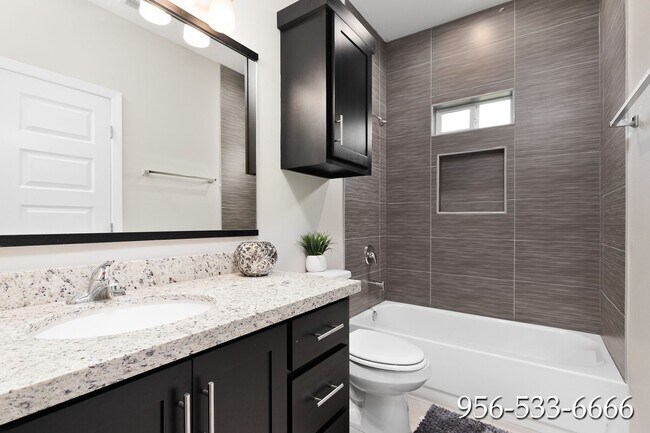 Building Photo - 1407 Deer Hls