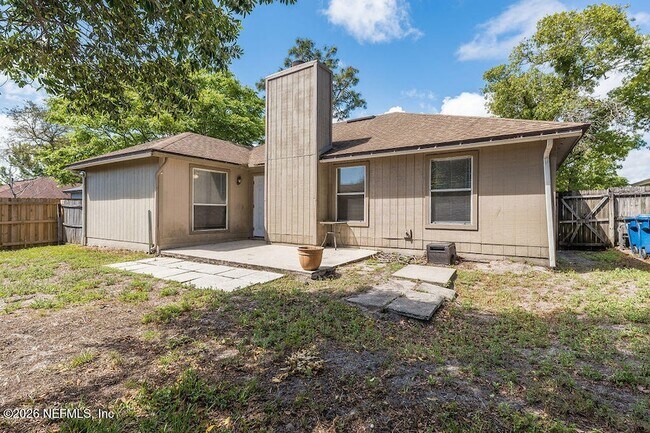 Building Photo - 3317 Cancun Dr E