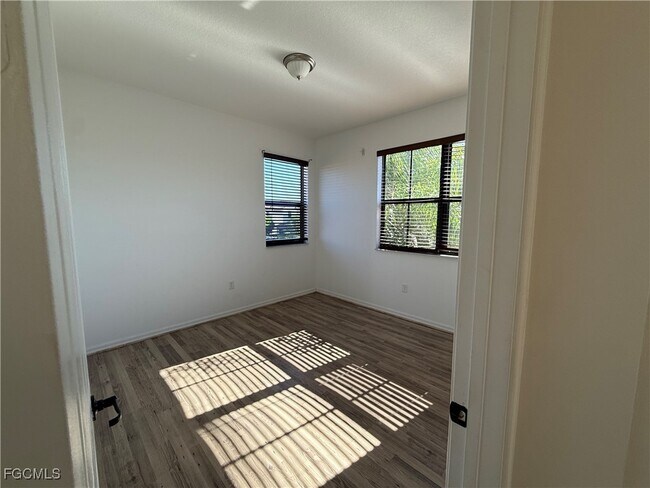 Building Photo - 5510 Useppa Dr