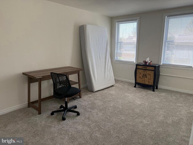 Building Photo - 1333 Sycamore Ave