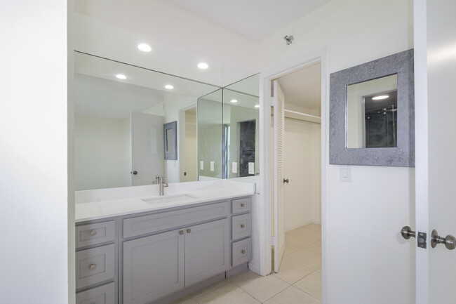 Building Photo - 955 Egret Cir