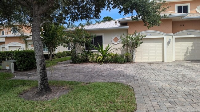 Building Photo - 826 Middleton Dr SW