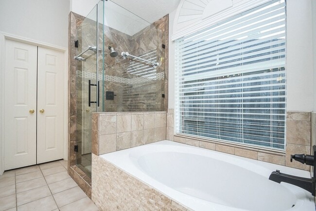 Building Photo - 2218 Millerton Ln