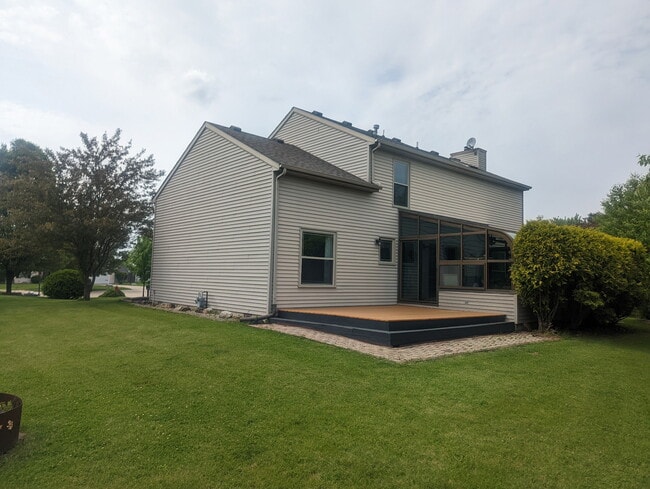 Building Photo - 202 N Spruce Dr
