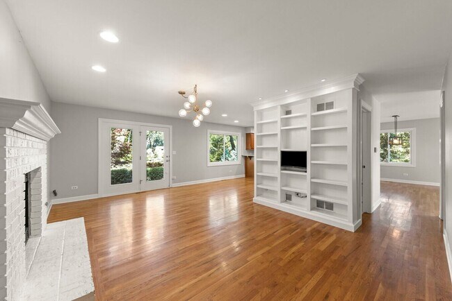 Building Photo - 10S160 Alma Ln