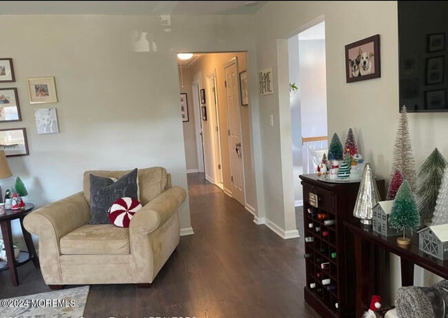 Building Photo - 509 Laurel Ave