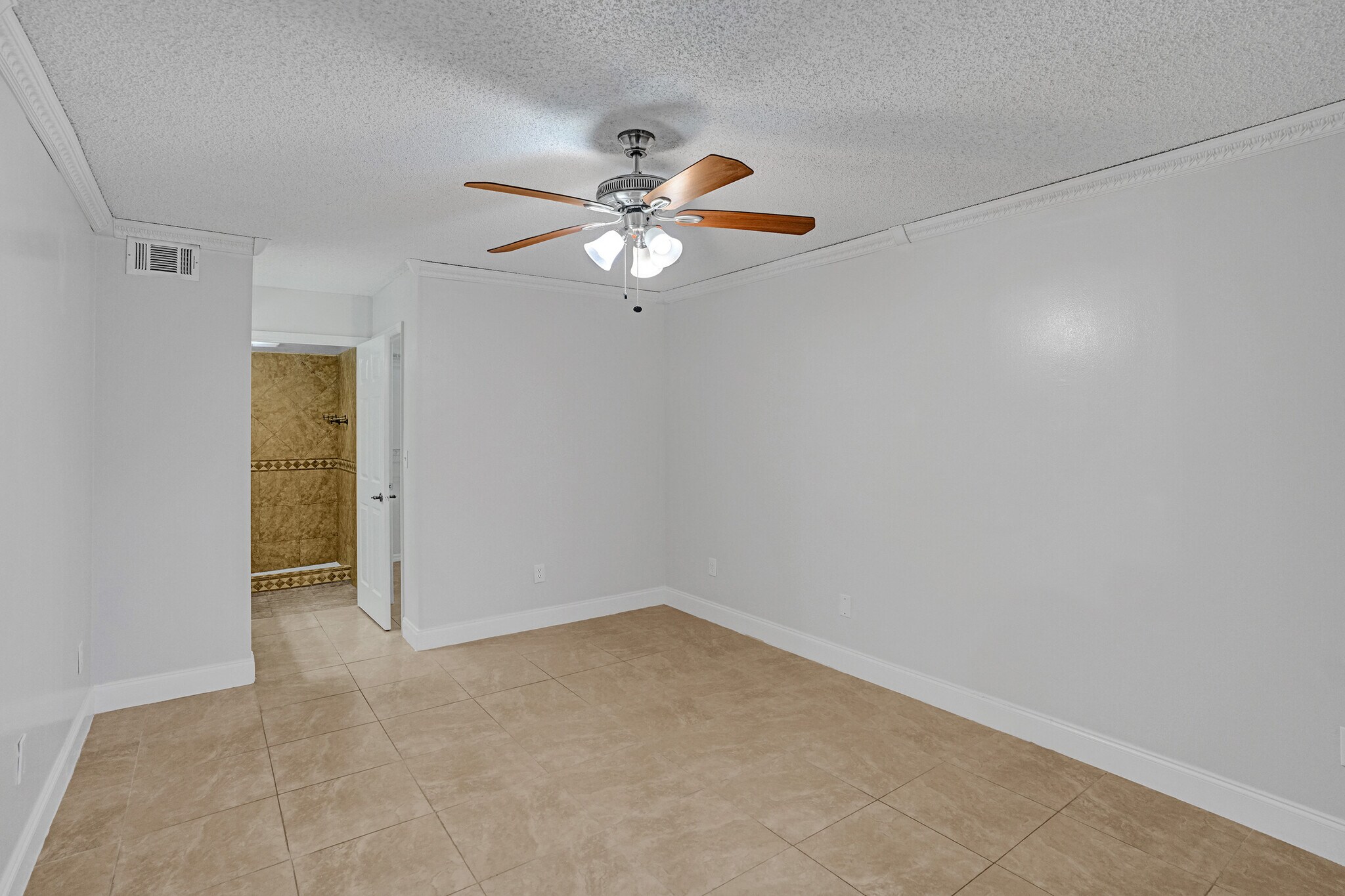 Building Photo - 447 NE 210th Circle Ter