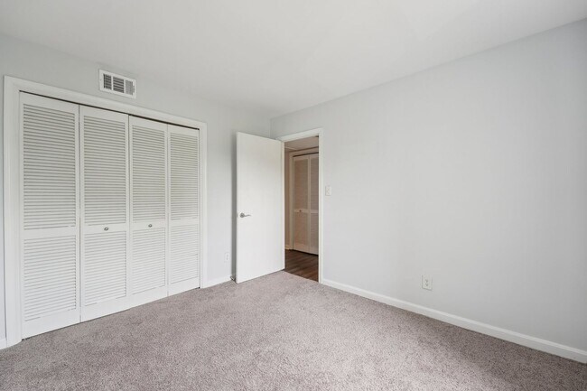 Building Photo - Beautiful 2-bedroom condo!
