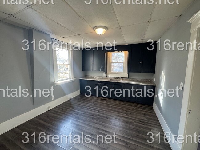 Building Photo - $995 - 3 bed 1 bath - Single Family Home