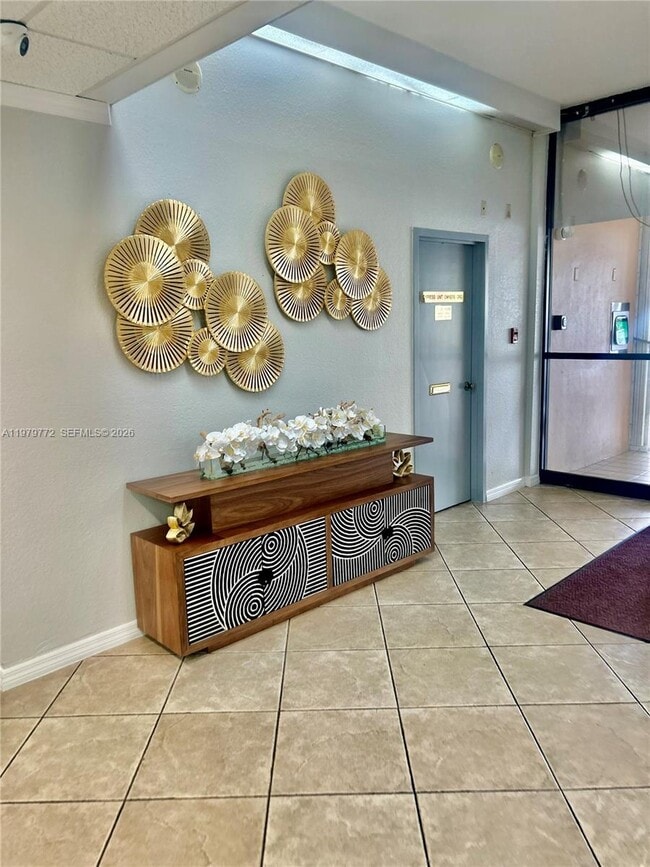 Building Photo - 1200 St Charles Pl