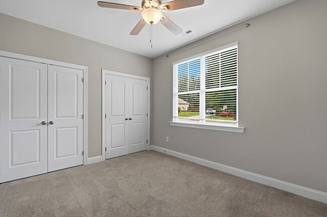 Building Photo - 573 Circle Dr