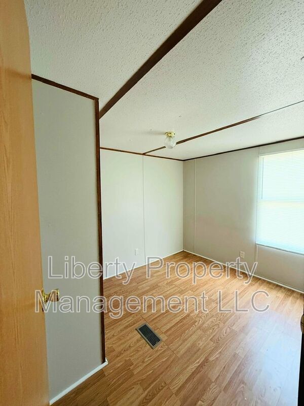 Building Photo - 44 Hillside Ln