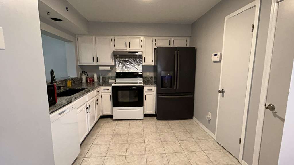 Building Photo - 3015 Candlewyck Ln E