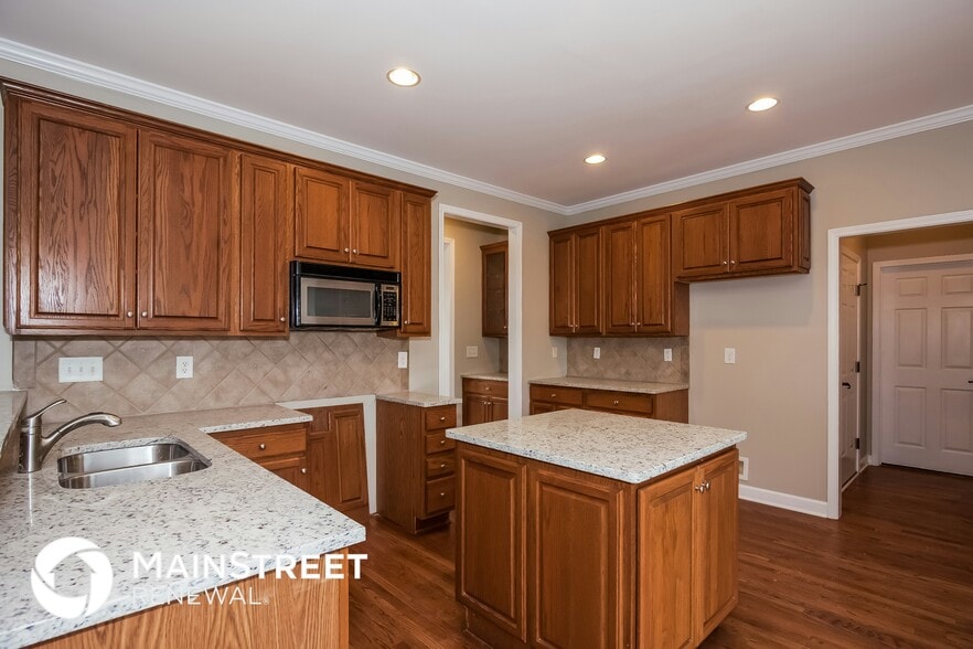 Building Photo - 5512 Strabane Dr