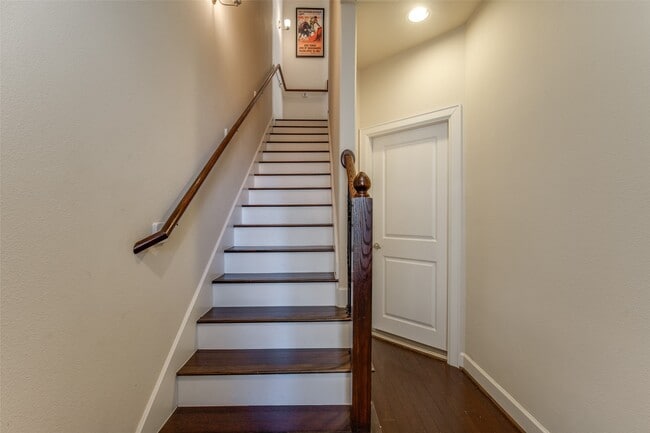 Building Photo - 2110 Shearn St