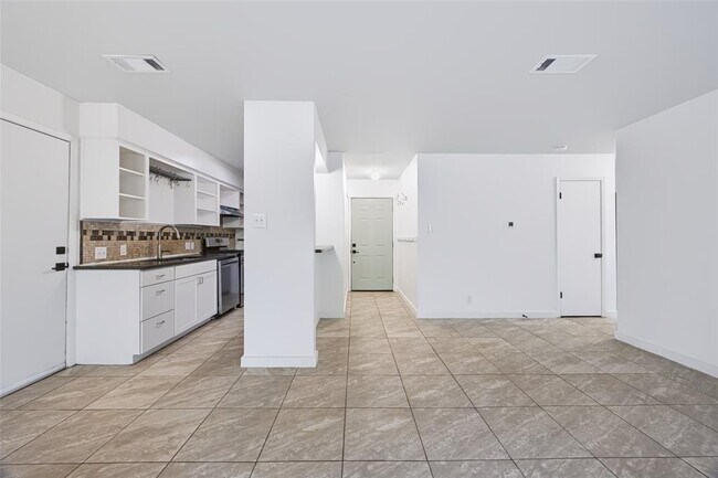 Building Photo - 5710 Breezewood Dr