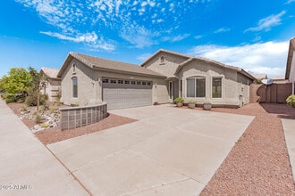 Building Photo - 4104 E La Salle St