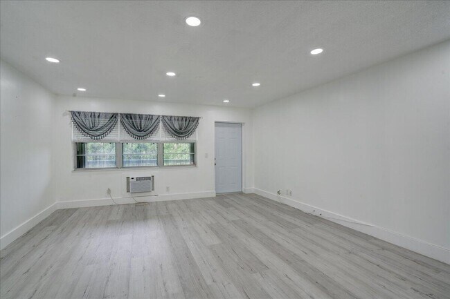 Building Photo - 110 Dorchester E