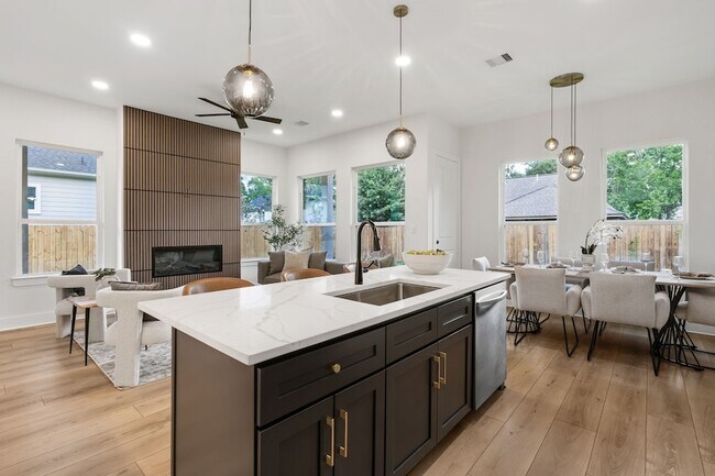 Building Photo - 22806 August Leaf Dr