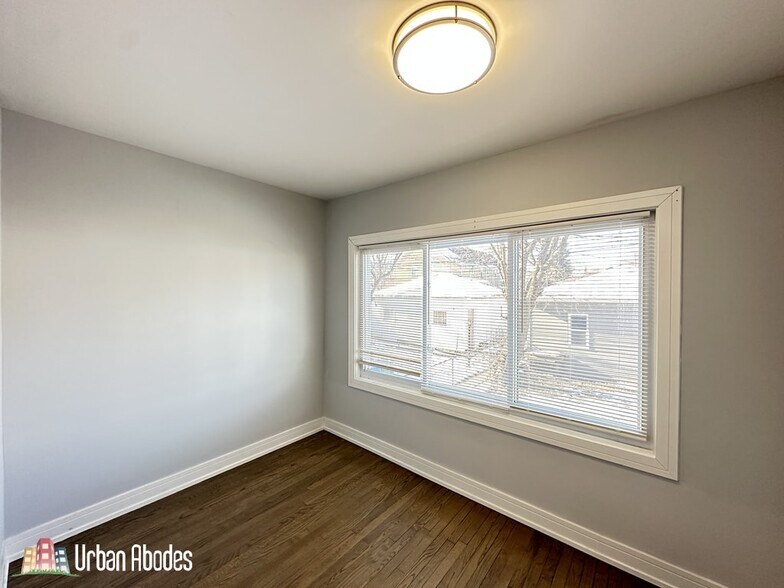 Building Photo - 5510 N Luna Ave