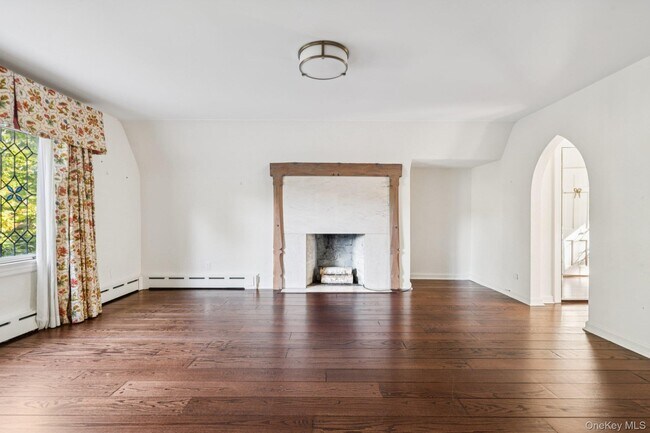 Building Photo - 18 Heights Rd