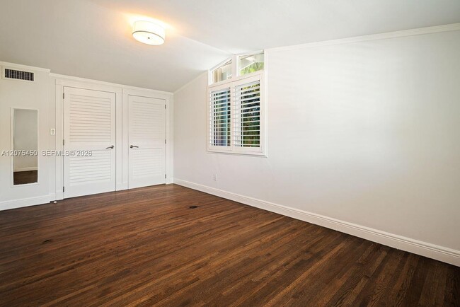 Building Photo - 669 S Mashta Dr