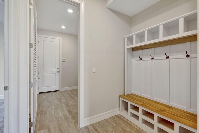 Building Photo - 12249 SW Sand Dollar Wy