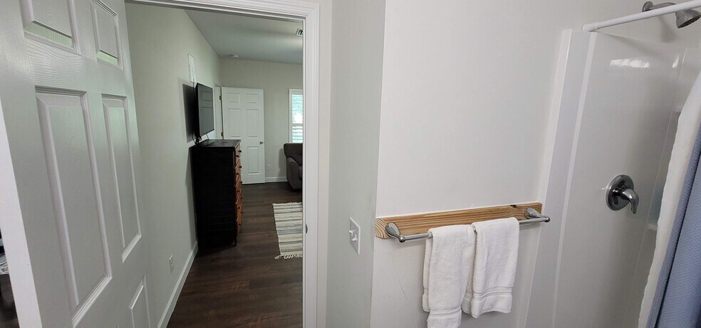 Building Photo - 1616 20th St SW