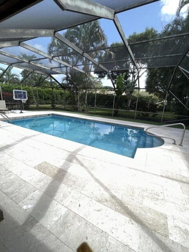 Primary Photo - 2903 Banyan Blvd Cir NW