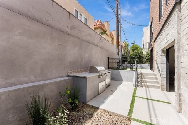 Building Photo - 1035 N Vista St