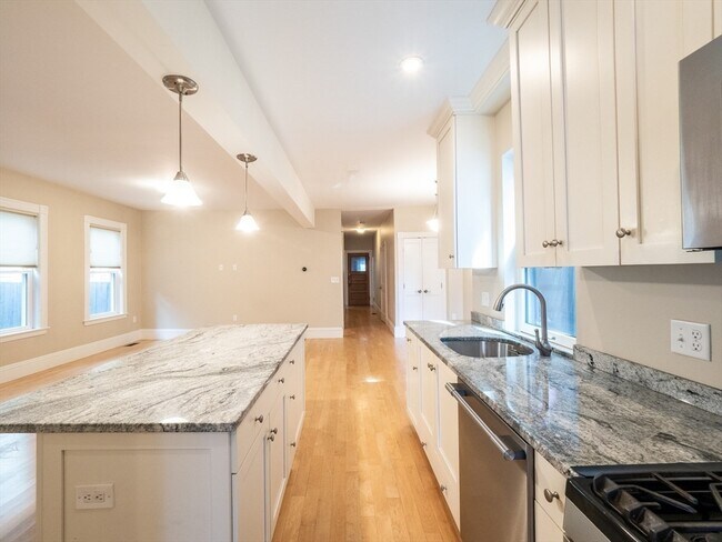 Primary Photo - 24 Hall St