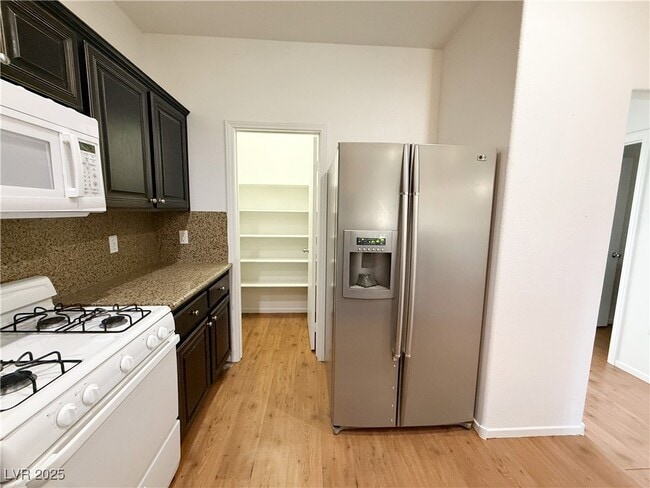 Building Photo - 5975 Barbosa Dr