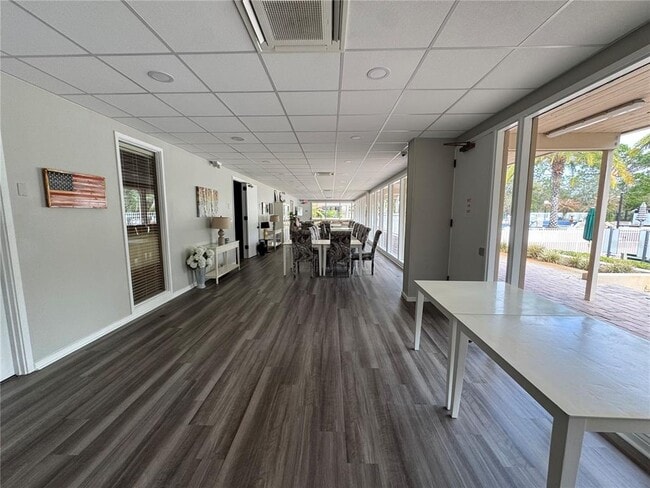 Building Photo - 603 W Club Blvd