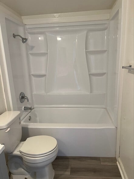 Building Photo - 43711 Challenger Way