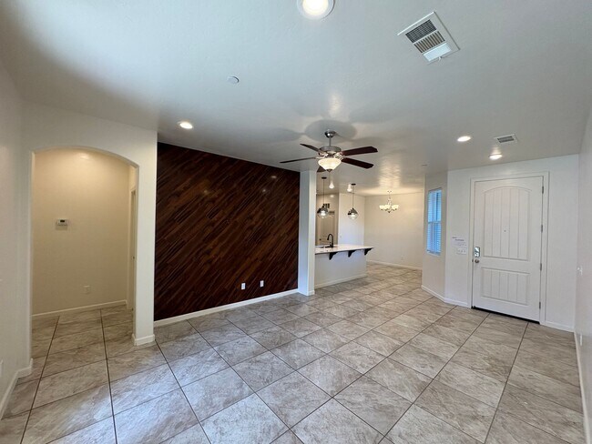 Building Photo - Beautiful home in a gated community Rent Ready!