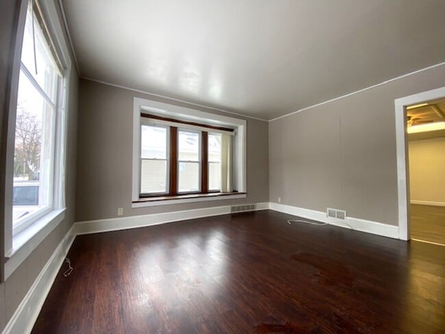 Building Photo - 714 4th St