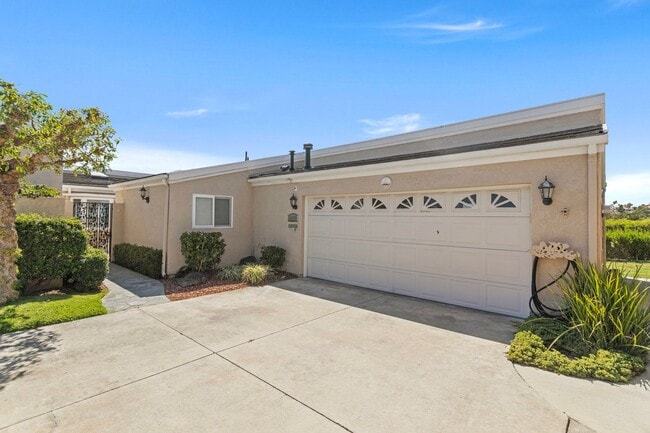 Building Photo - Stunning *VIEW* home for rent in desirable...