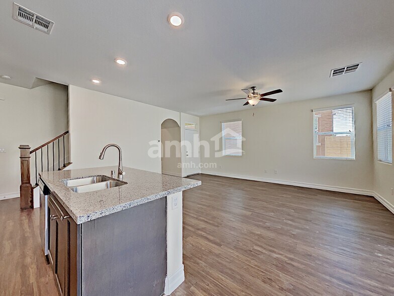 Building Photo - 5873 Petronius St