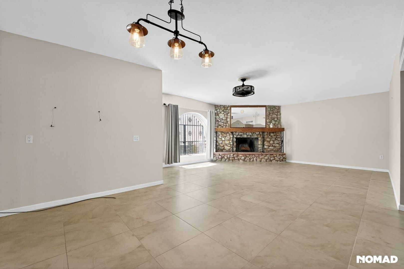 Building Photo - 768 W Calle Del Ensalmo