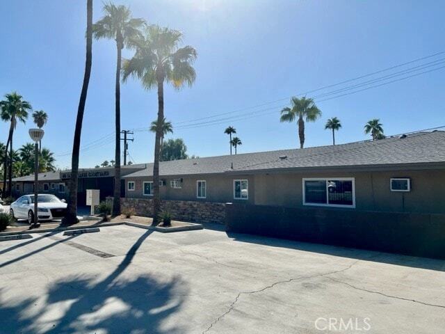 Building Photo - 685 E Vista Chino