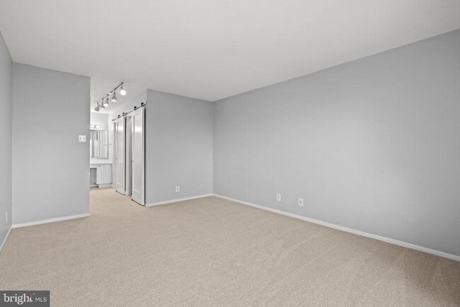 Building Photo - 307 Yoakum Pkwy