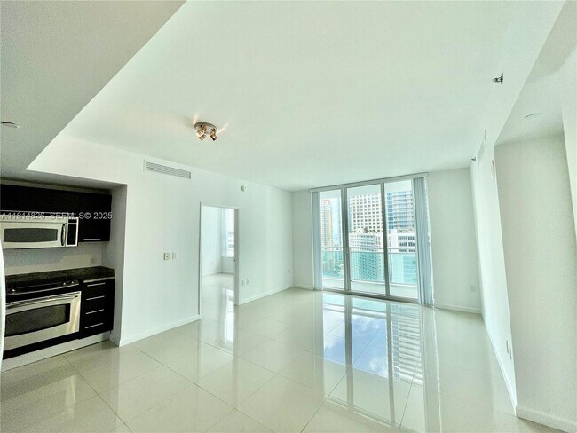 Building Photo - 950 Brickell Bay Dr