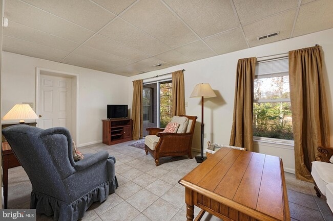 Building Photo - 11 Stonewall Ct