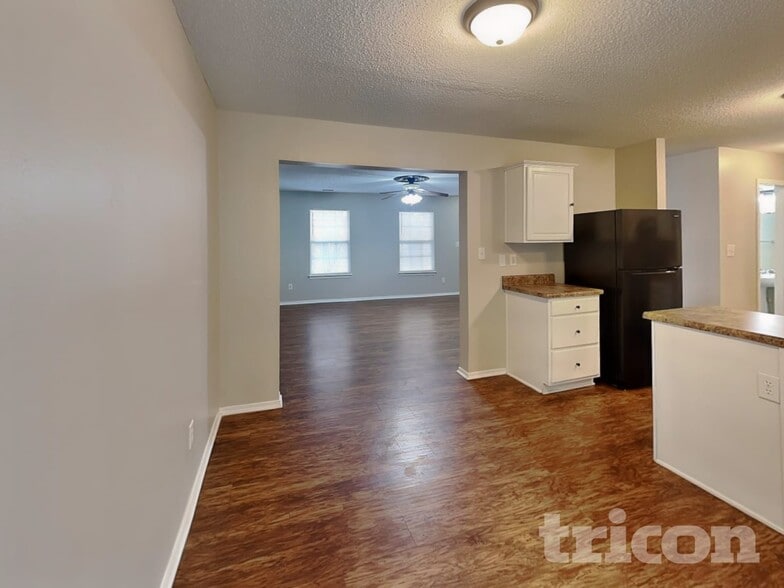 Building Photo - 3033 Winners Cir SW