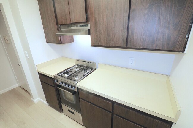 Building Photo - 3rd floor studio in Mission Valley! Beautiful vinyl flooring throughout/ 1 Prkg Space/ Mission Va...