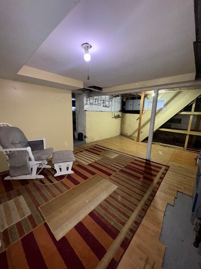 Building Photo - 438 4th St