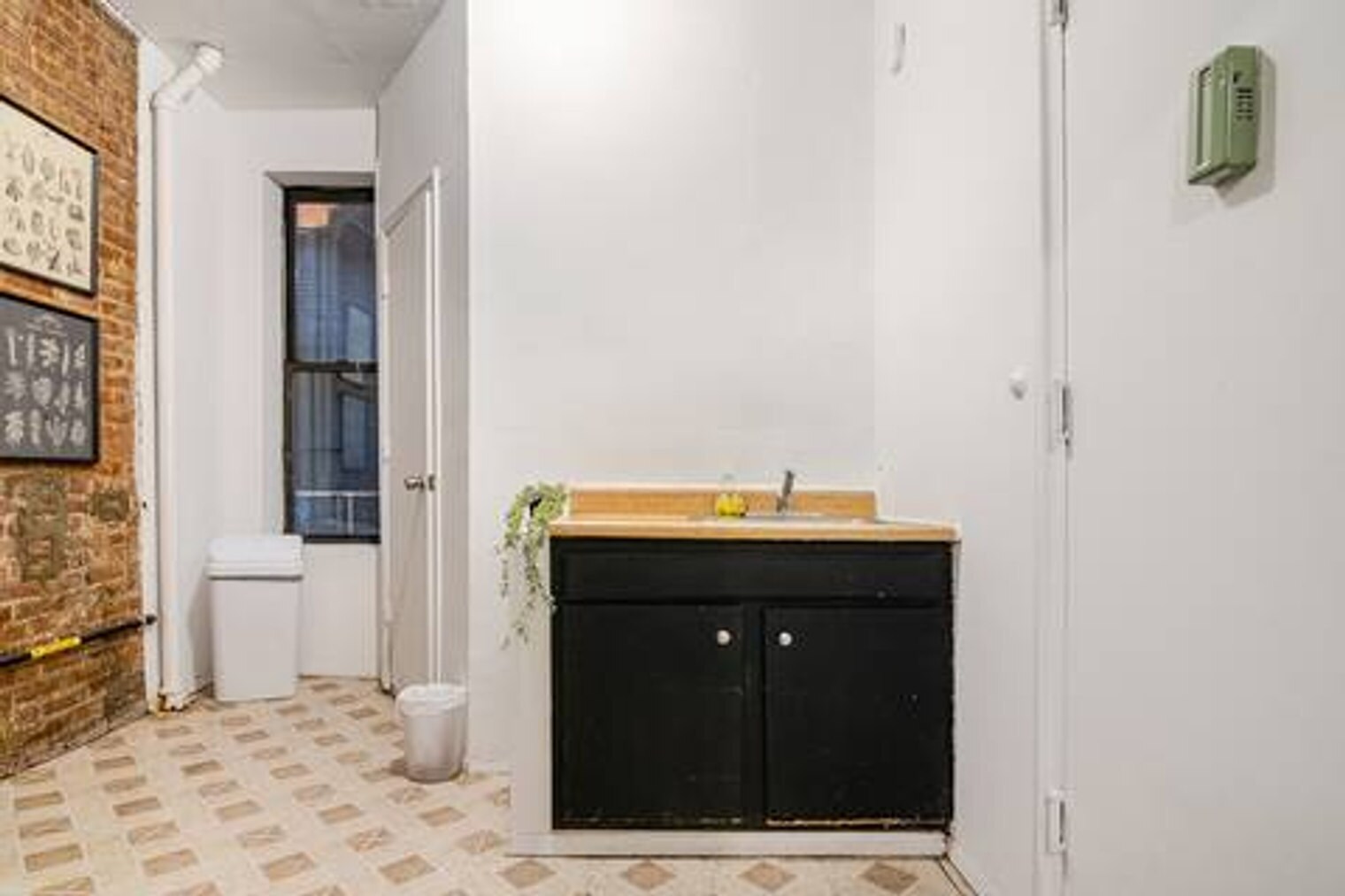 Building Photo - 235 E 89th St