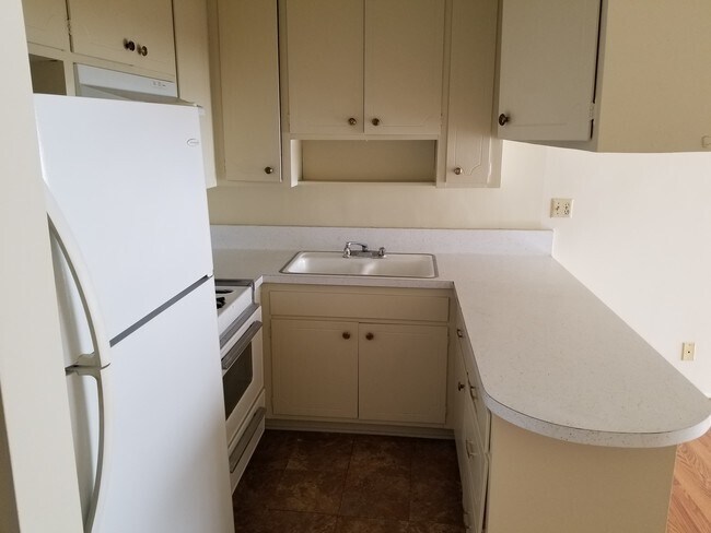 Building Photo - 1605 Barry Ave