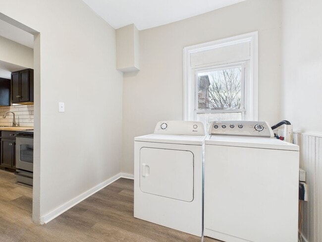 Building Photo - Spacious 4 Bedroom Single Family on Susquehanna St with Off Street Parking